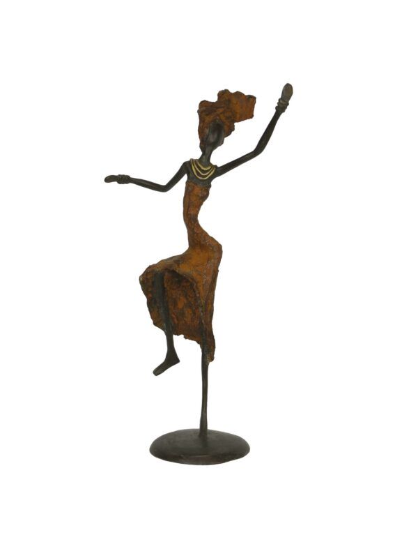 rzeźba z brązu przedstawiająca tancerkę