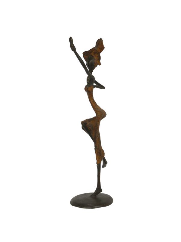rzeźba z brązu przedstawiająca tancerkę