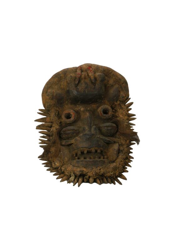 Maska afrykańska Guere, stanowiąca rodzaj maski Sacre. wykonana z drewna wraz z dodatkowymi elementami tamtejszej flory i fauny